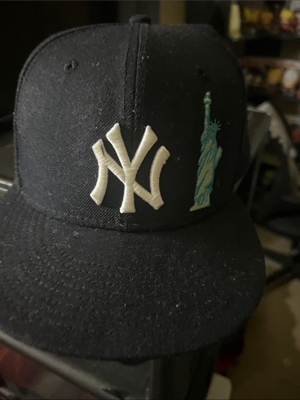 New York Yankees Man Blue Baseball Cap with Statue of Liberty Accent 7 3/8